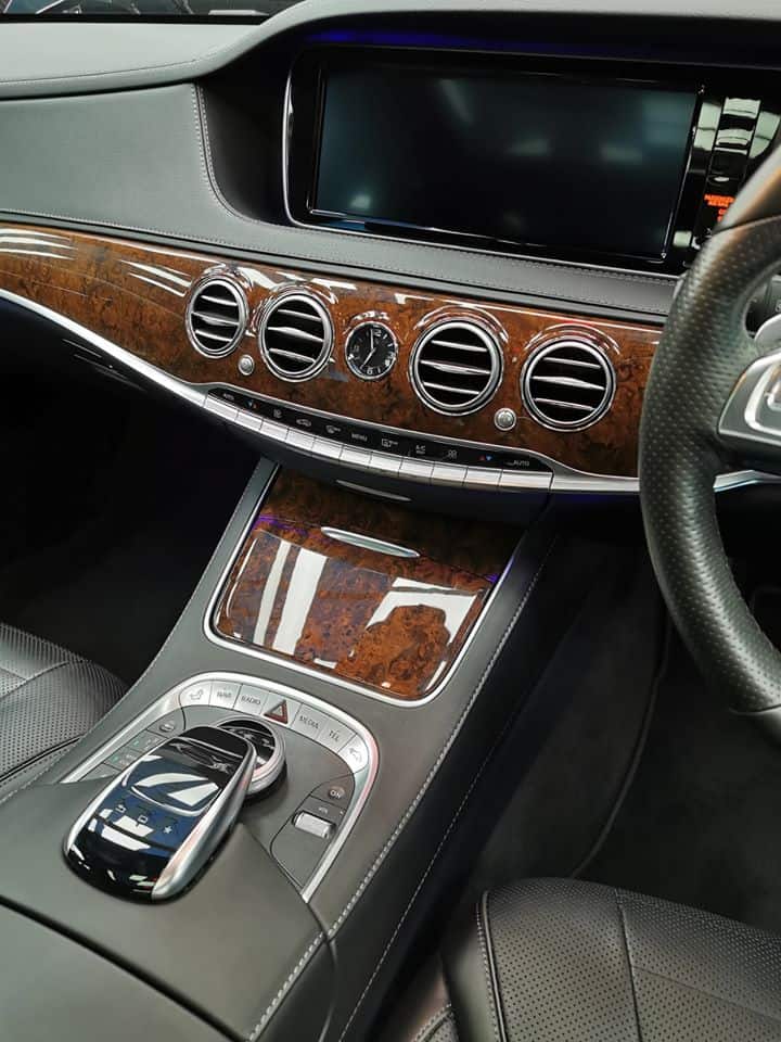 The S400 from the rear with the deep gloss showing.