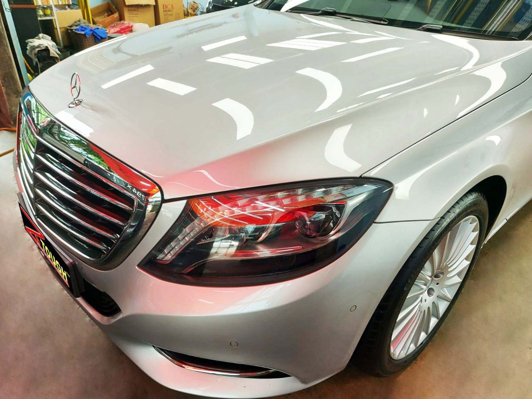 The Mercedes-Benz S400L from a side angle after the ceramic coating.