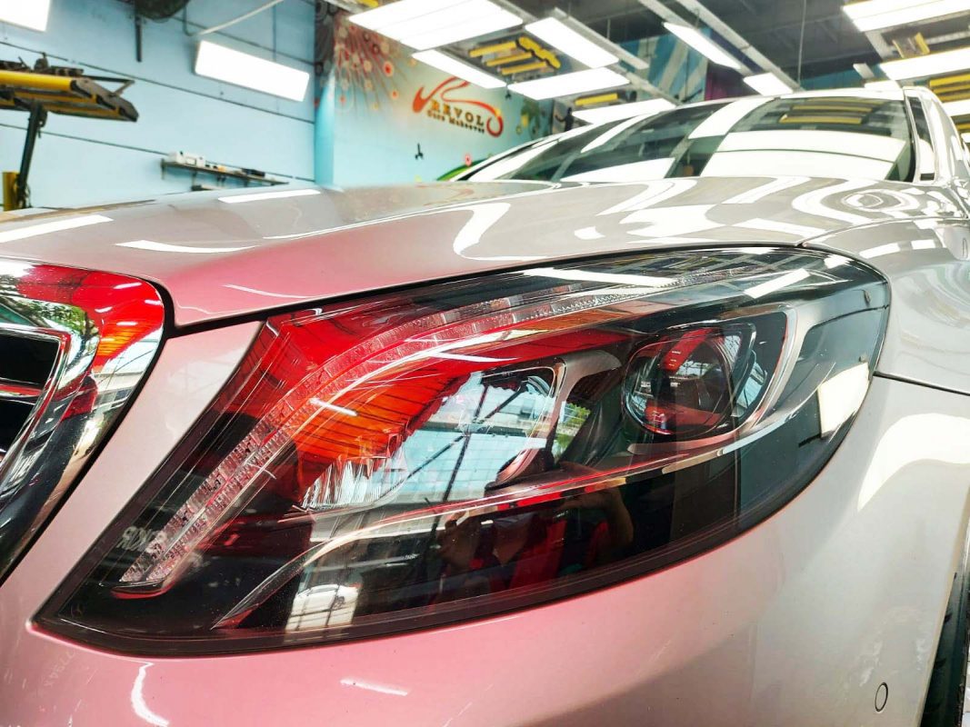 The S400L's coated paintwork showing clean reflections.