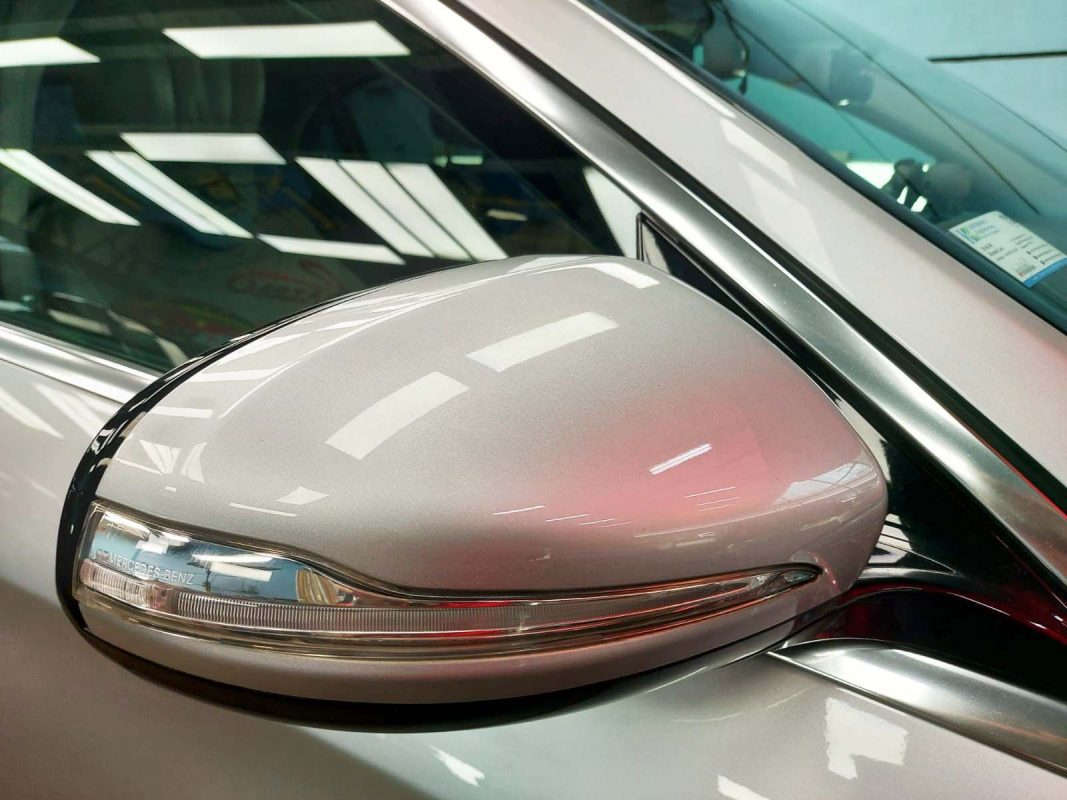 Side panel of the S400L with the ceramic finish locked in.