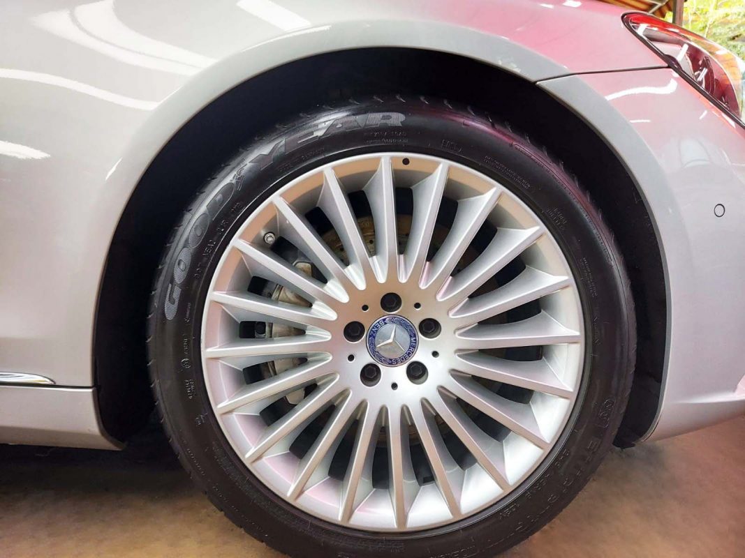The coated bonnet of the S400L under workshop lighting.
