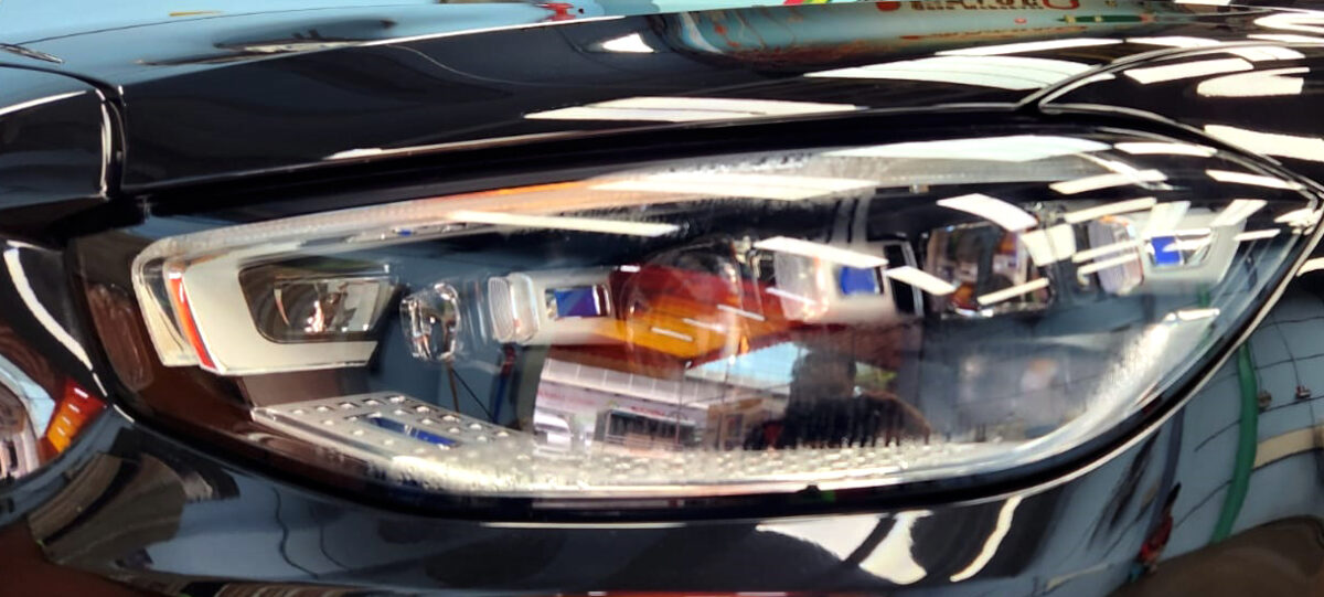 The S450L's coated paintwork showing clean reflections.