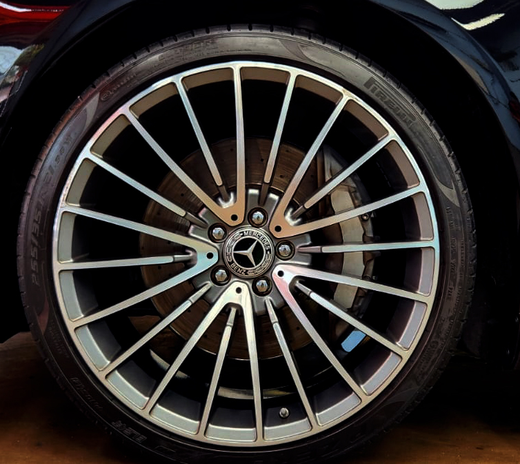 The coated bonnet of the Mercedes-Benz S450L under workshop lighting.