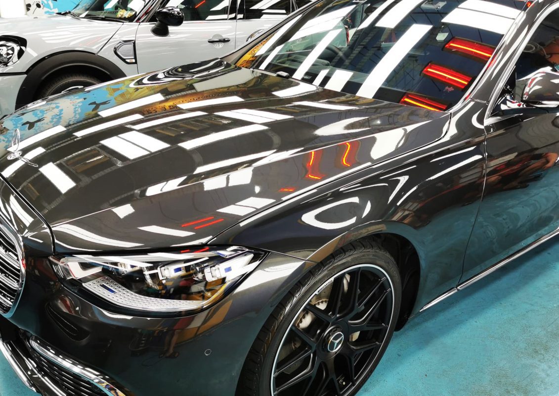 The Mercedes-Benz S450L from a side angle after the ceramic coating.