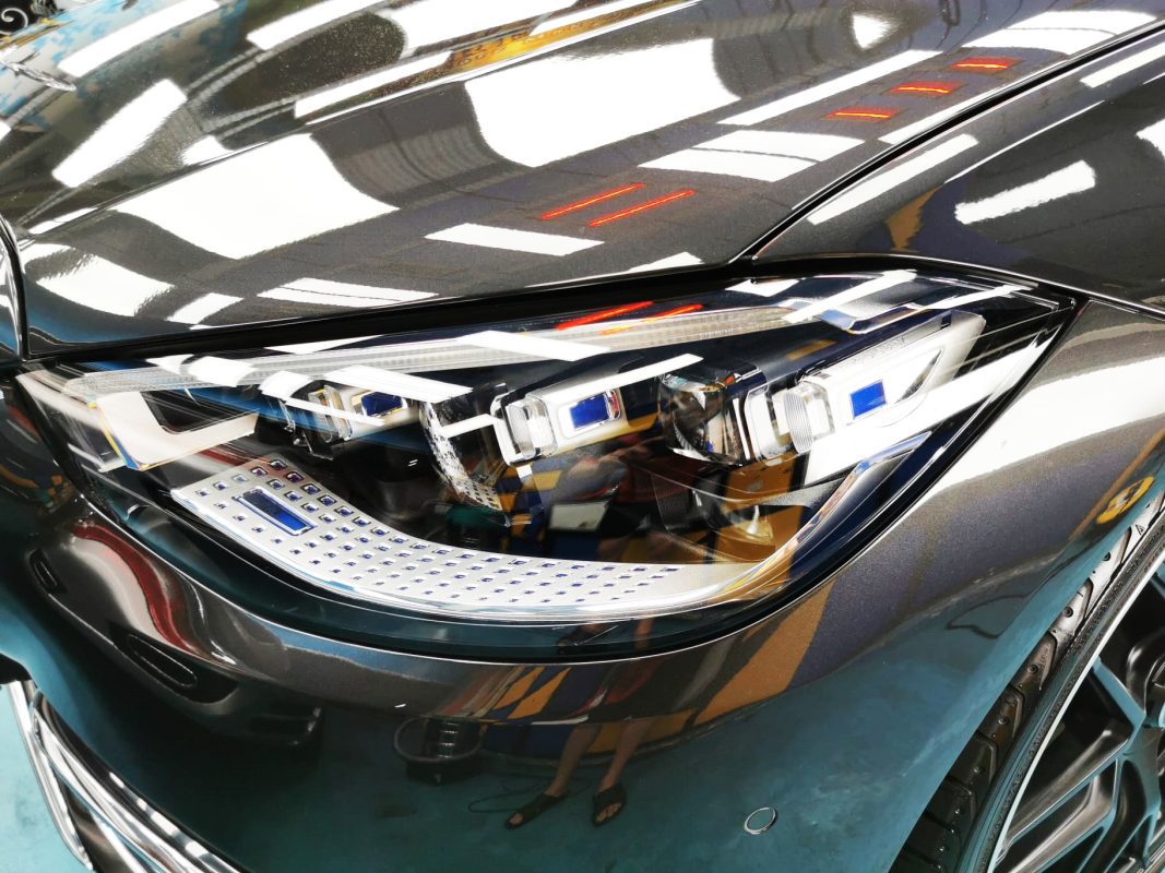 The S450L's coated paintwork showing clean reflections.