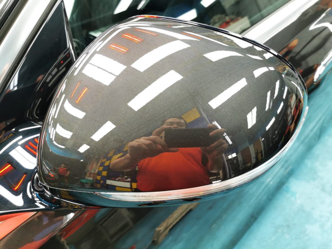 Side panel of the Mercedes-Benz S450L with the ceramic finish locked in.