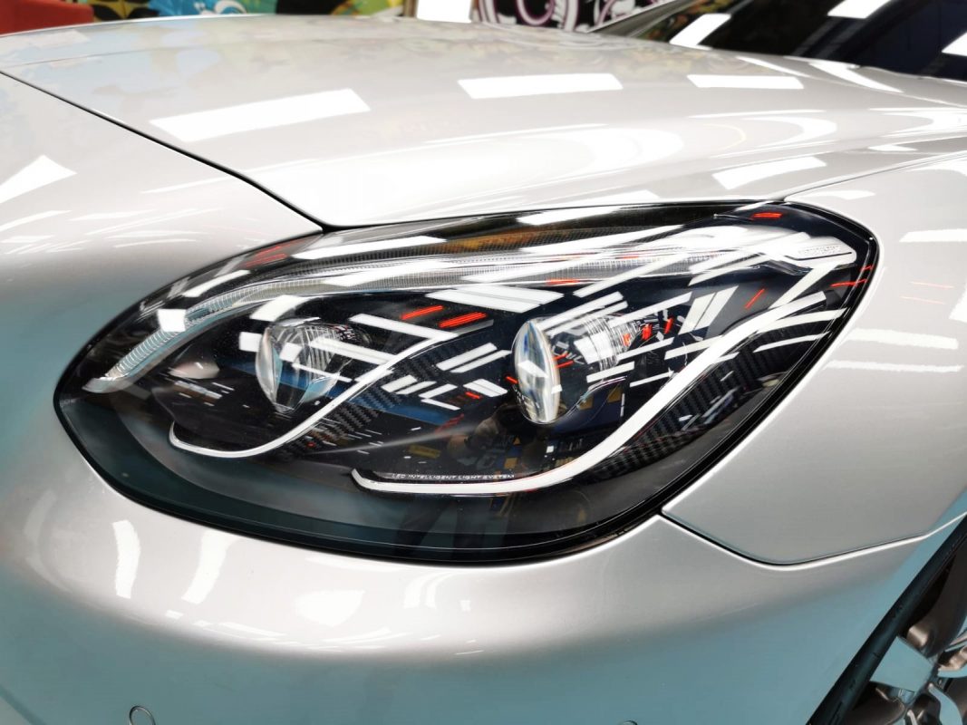 The SLC200's coated paintwork showing clean reflections.