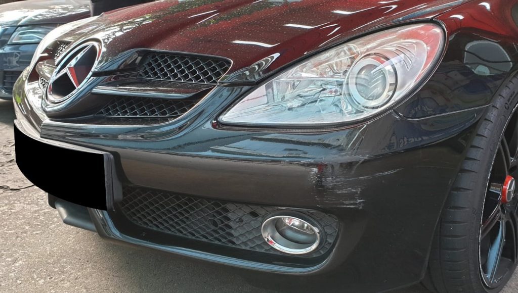 The Mercedes-Benz SLK200 from another angle at intake.