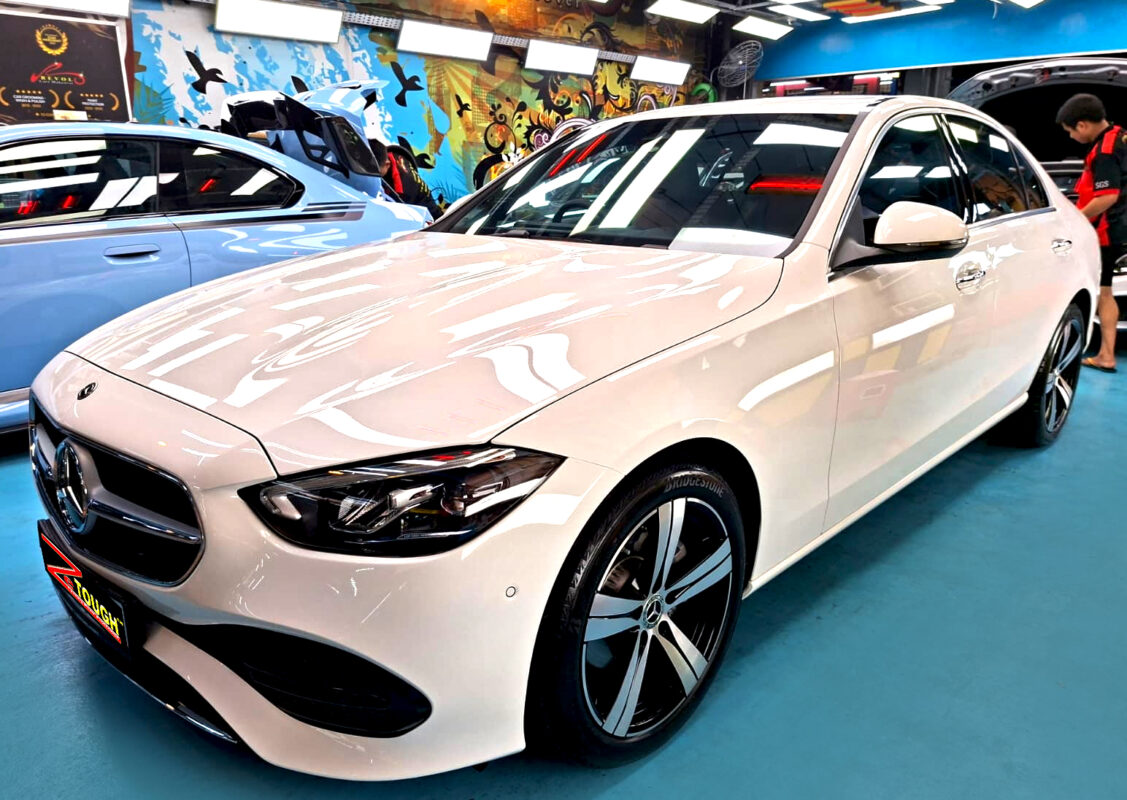 Mercedes-Benz C180, glossy after its ZeTough Ceramic coating.