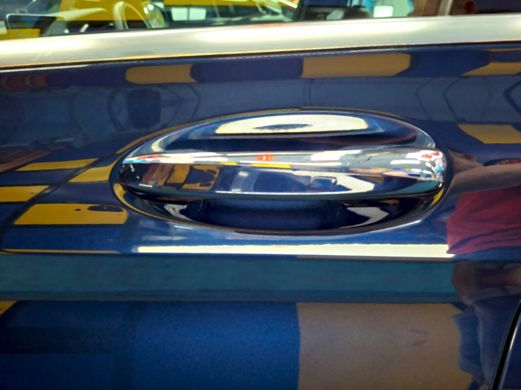 The coated paintwork of the Mercedes-Benz C180, clean and sharp.