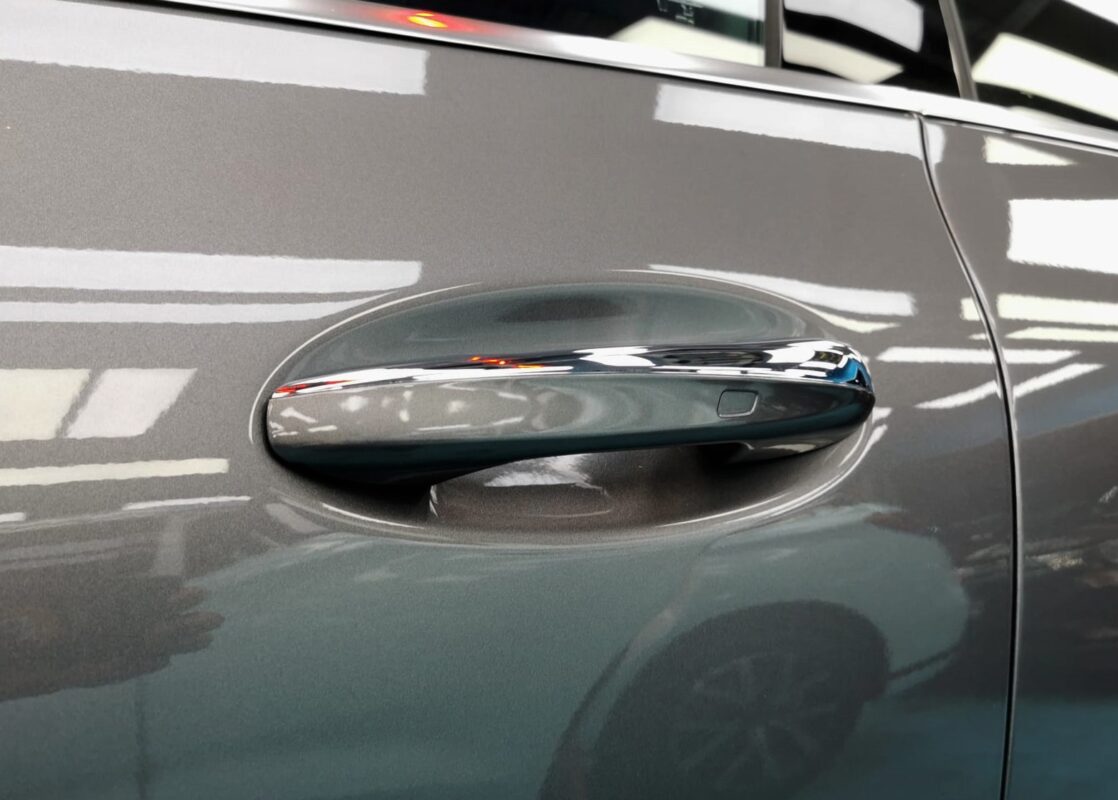 The coated paintwork of the Mercedes-Benz CLA180, clean and sharp.