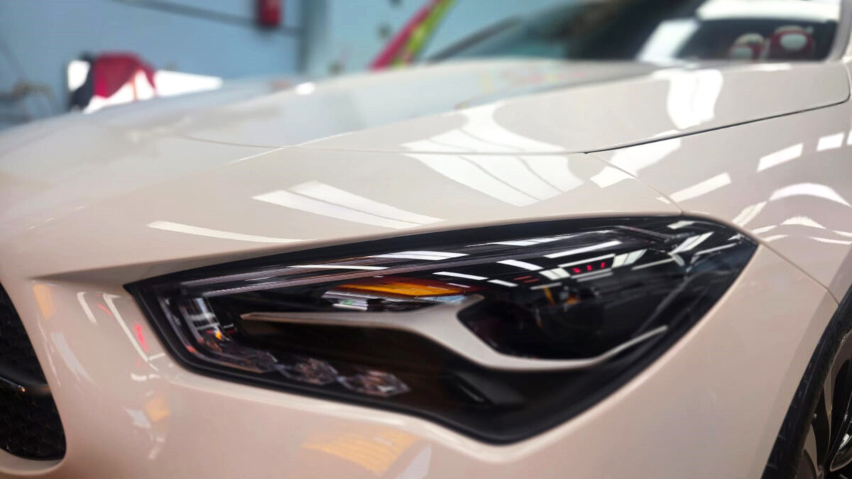 Glossy bodywork of the Mercedes-Benz CLA180 after coating.