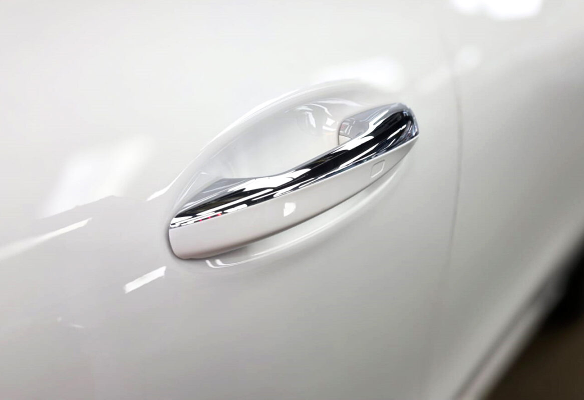 The coated paintwork of the Mercedes-Benz CLA180, clean and sharp.
