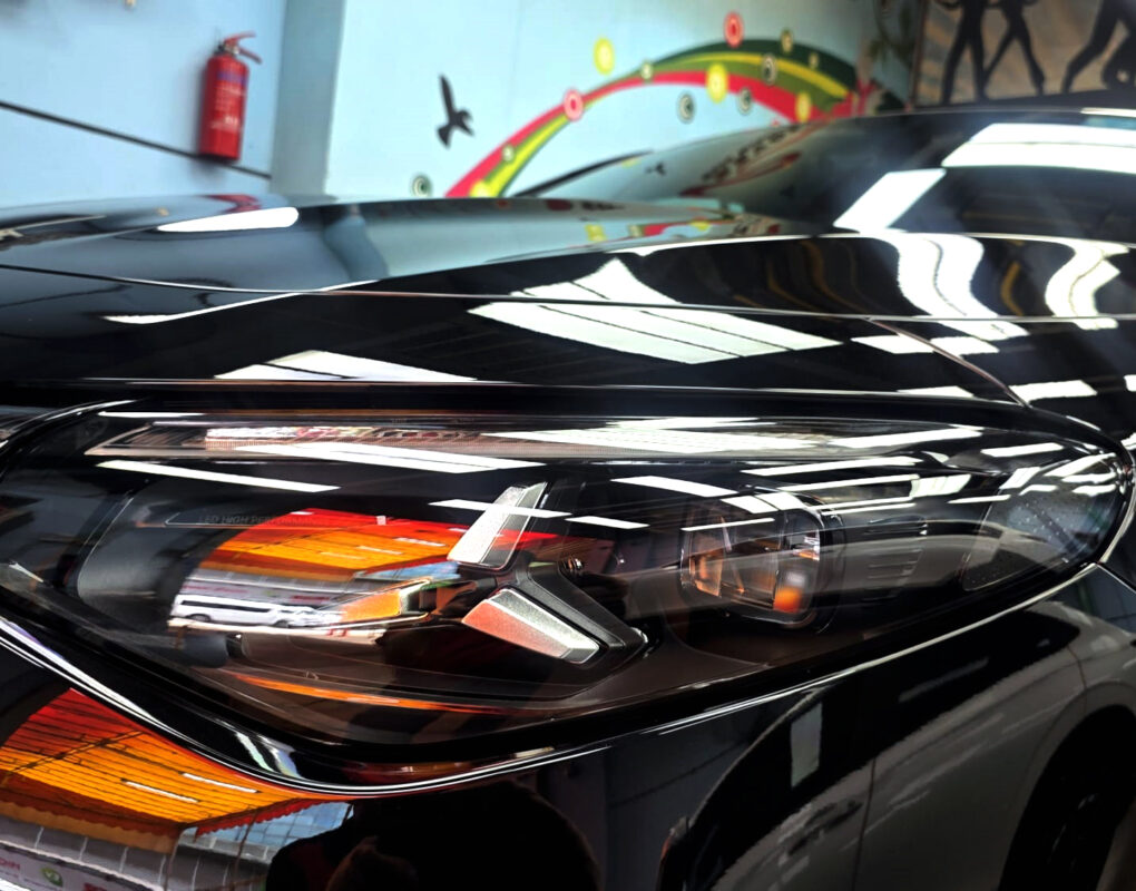 Glossy bodywork of the Mercedes-Benz CLA180 after coating.