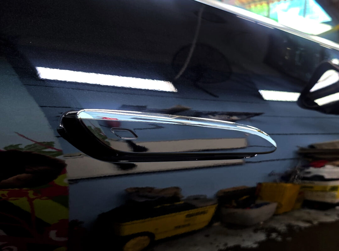 The coated paintwork of the Mercedes-Benz CLA180, clean and sharp.