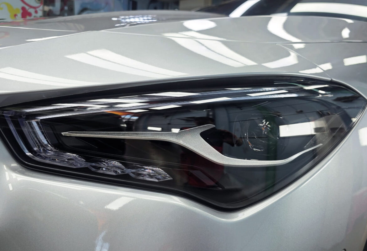 Glossy bodywork of the Mercedes-Benz CLA180 after coating.
