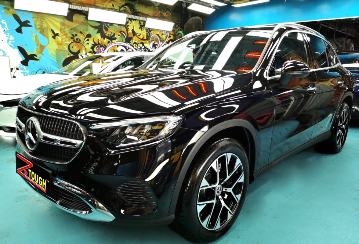 Mercedes-Benz GLC200, glossy after its ZeTough Ceramic coating.