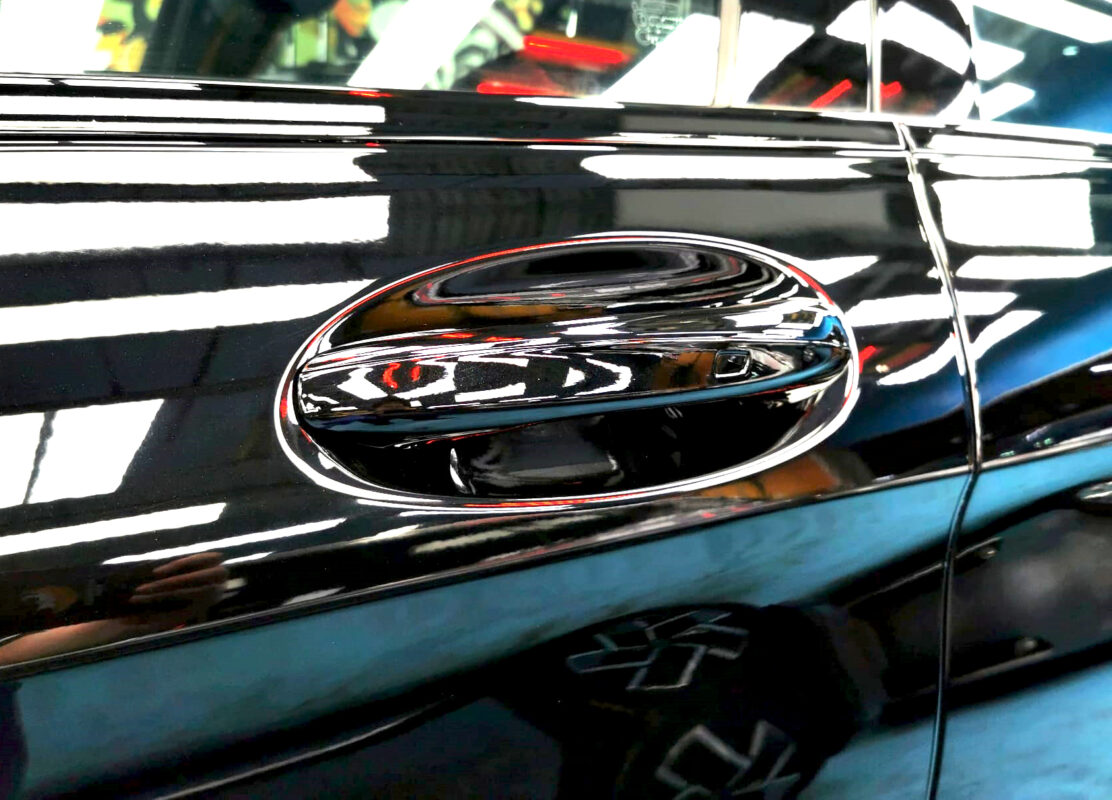 The coated paintwork of the Mercedes-Benz GLC200, clean and sharp.