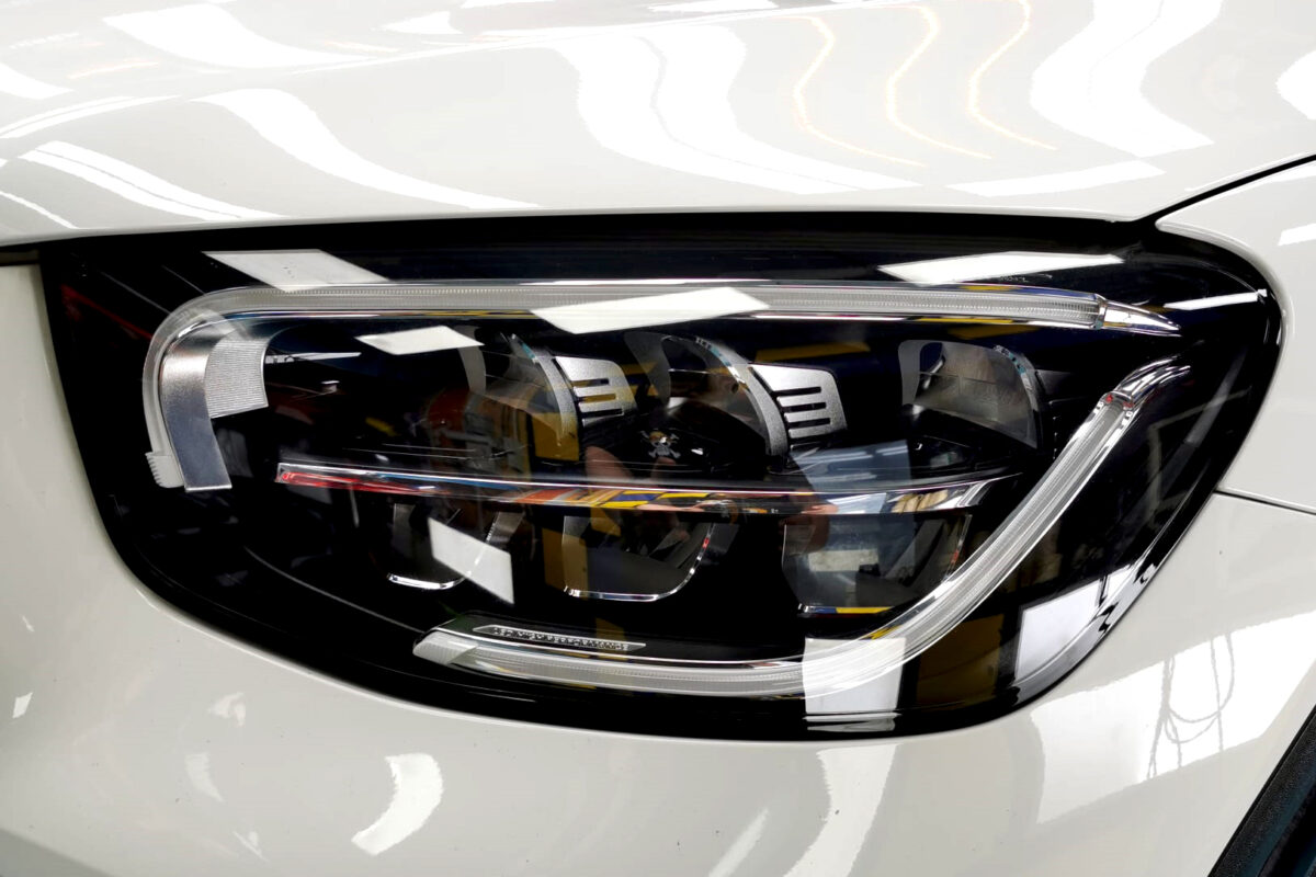 Glossy bodywork of the Mercedes-Benz GLC 300 after coating.