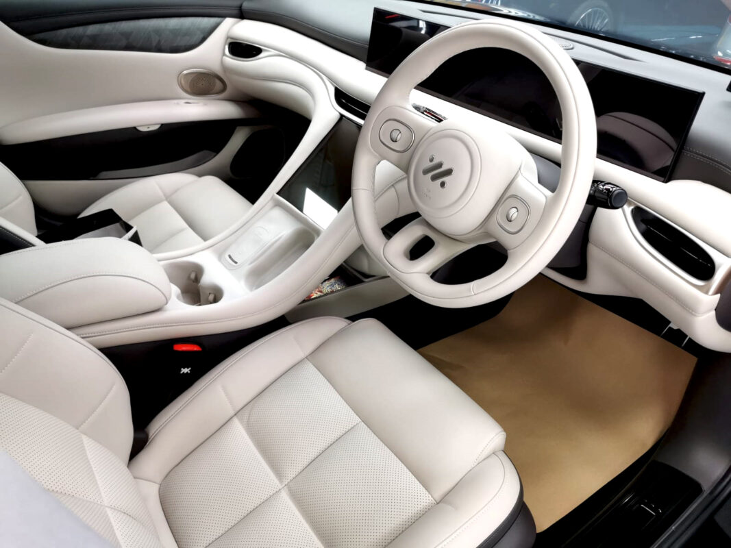 The MG IM5's protected, high-gloss finish.