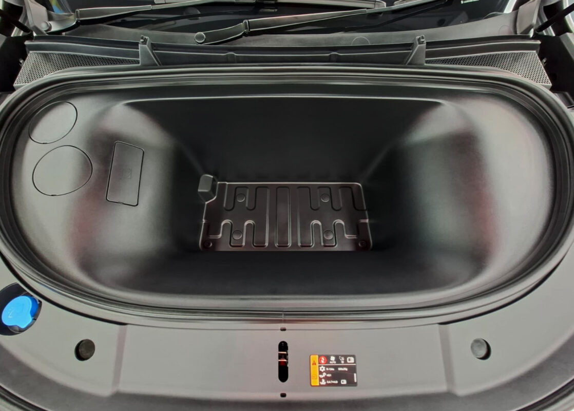 Reflections across the coated panels of the MG S6.