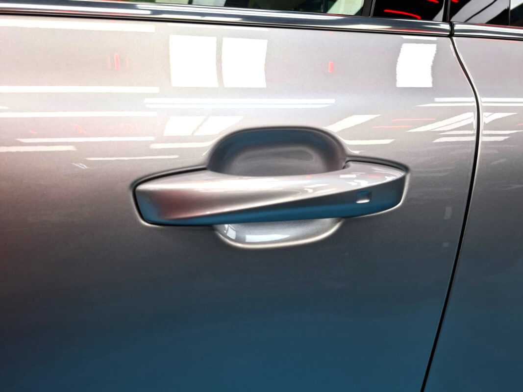 The coated paintwork of the MG S6, clean and sharp.