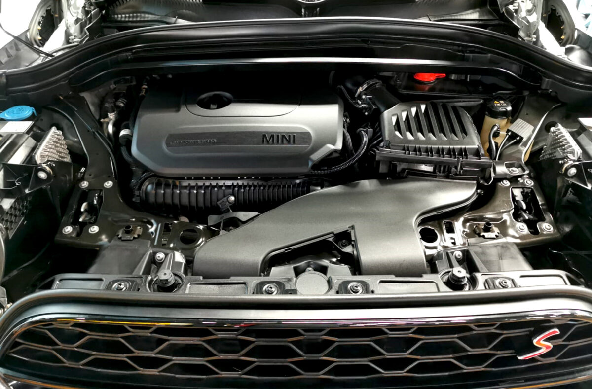 Front three-quarter view of the MINI Countryman, freshly coated.
