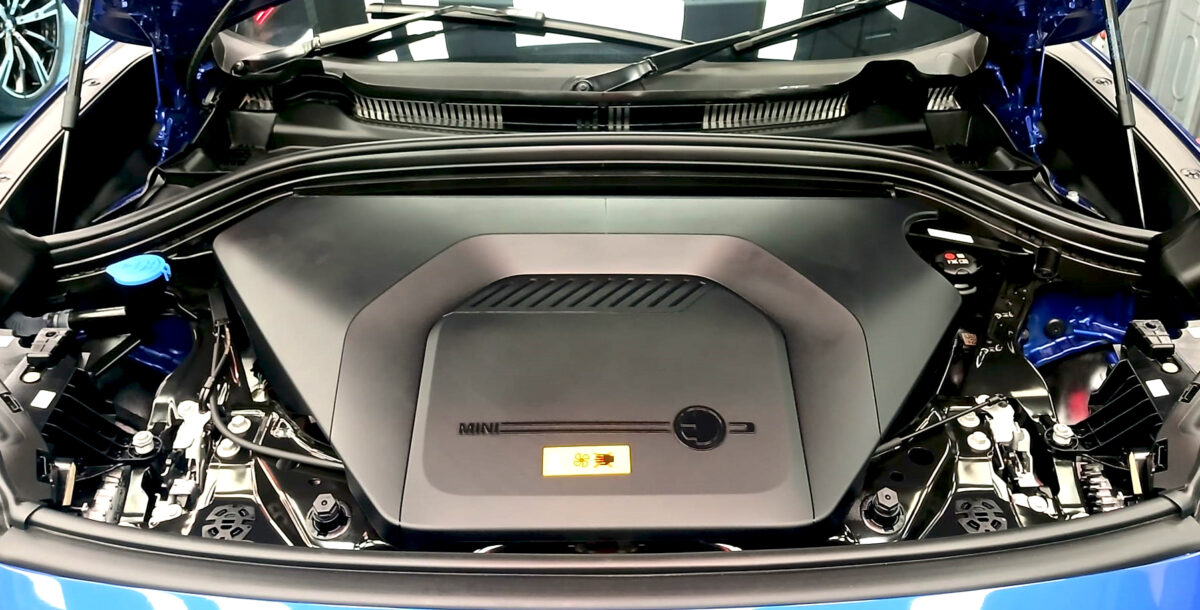 Front three-quarter view of the MINI Countryman Cooper, freshly coated.