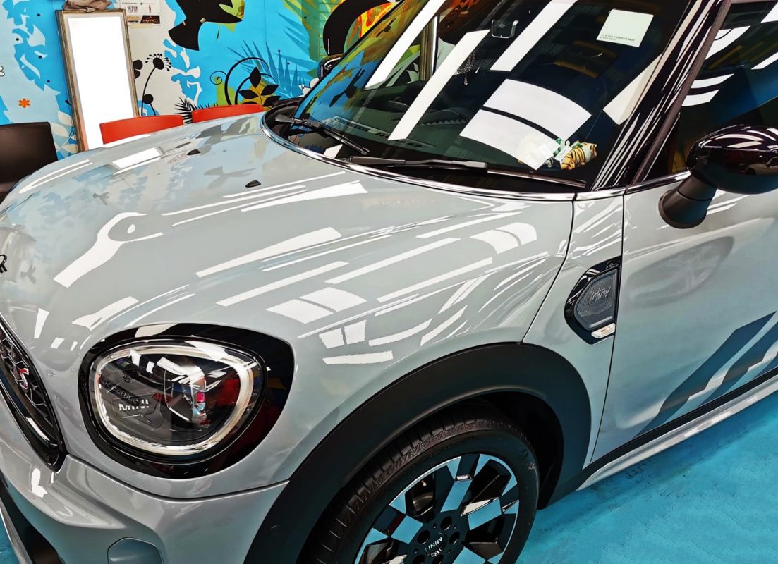The MINI Countryman from a side angle after the ceramic coating.