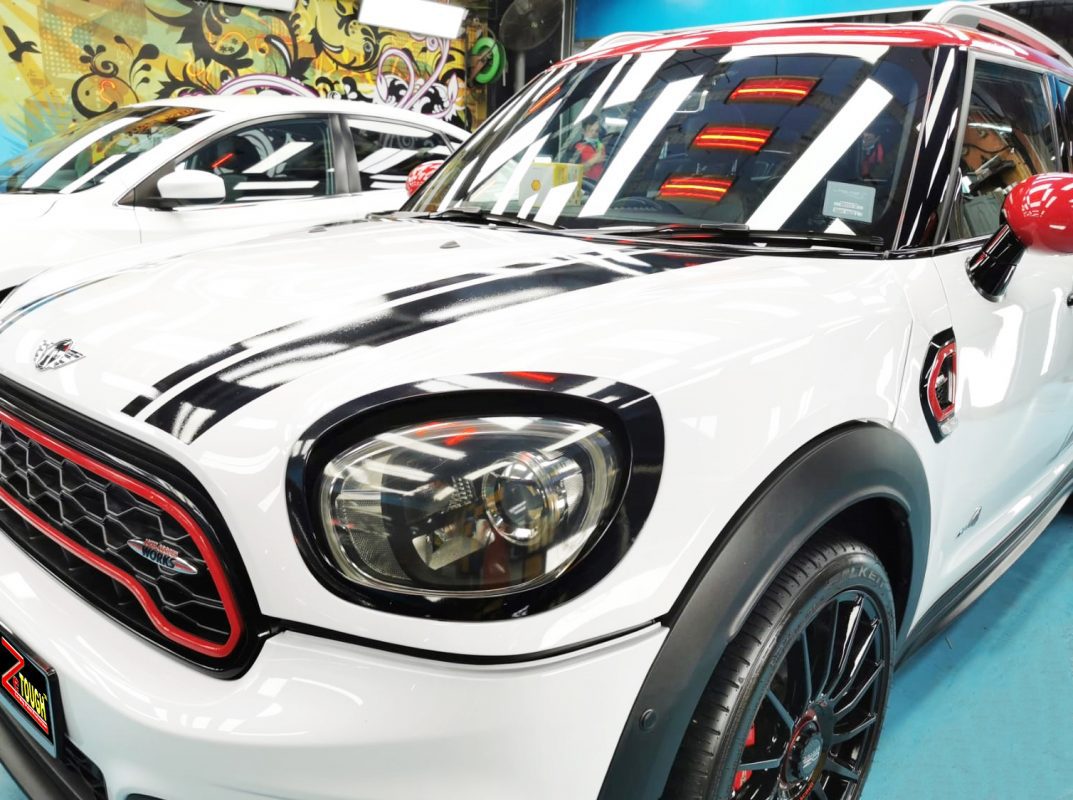 The MINI Countryman from a side angle after the titanium coating.