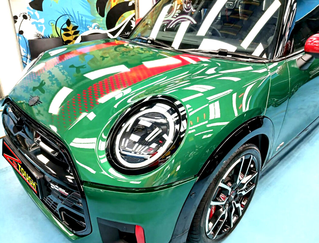 Side view of the MINI John Cooper after the ceramic coating.