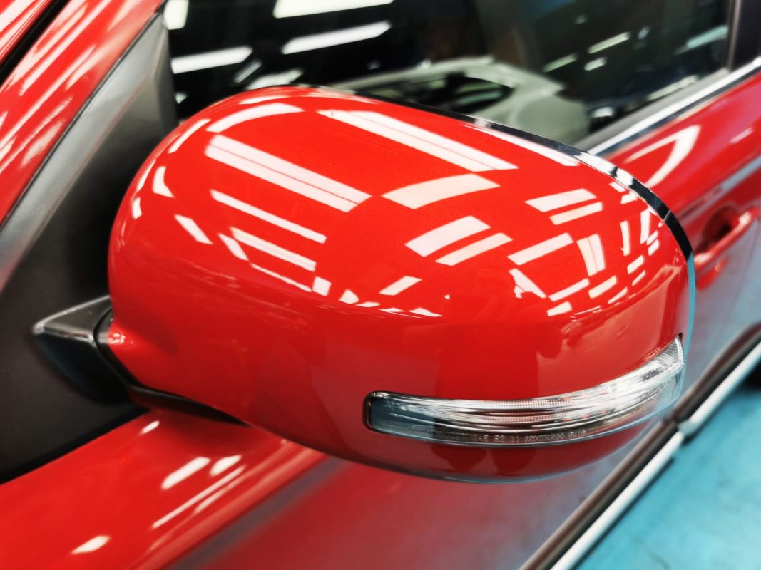 Side panel of the Mitsubishi Outlander with the titanium finish locked in.