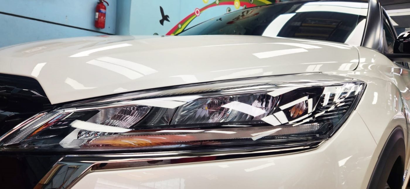 The Kicks's coated paintwork showing clean reflections.