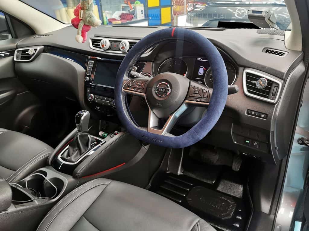 Front three-quarter view of the coated Nissan Qashqai.