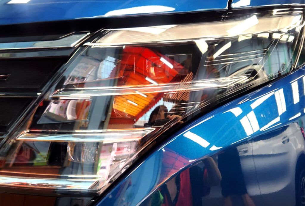 Side view of the Nissan Serena after the titanium coating.
