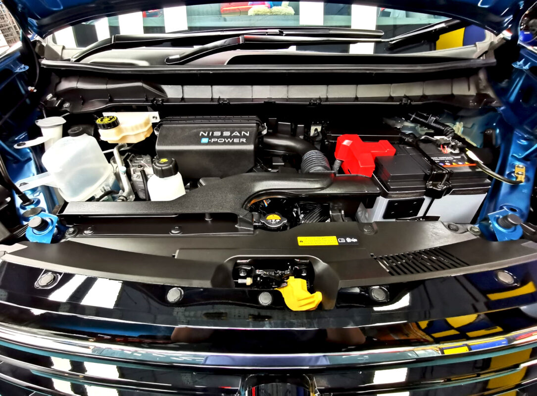 Detail of the Nissan Serena's bodywork sealed with ZeTough Ceramic.