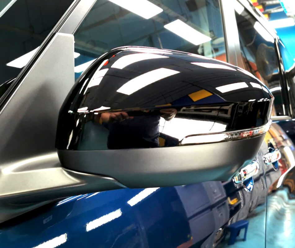 Side panel of the Nissan Serena with the ceramic finish locked in.