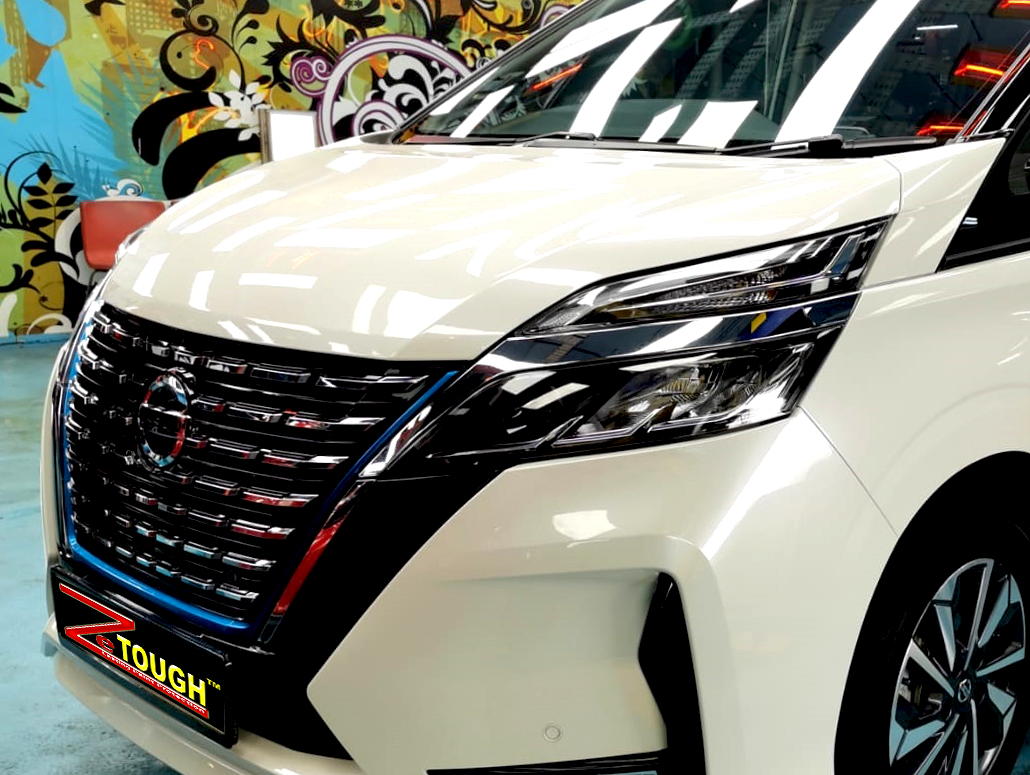 Side view of the Nissan Serena after the ceramic coating.