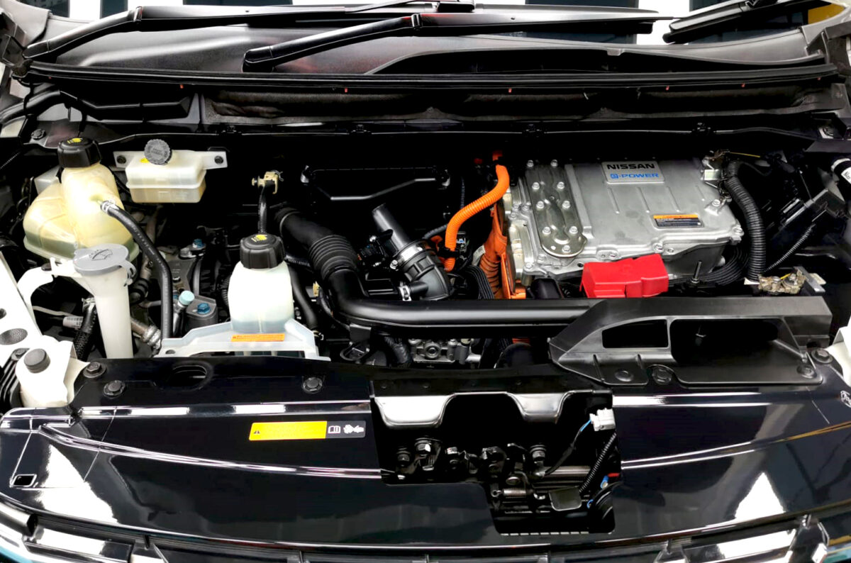 Front three-quarter view of the Nissan Serena, freshly coated.