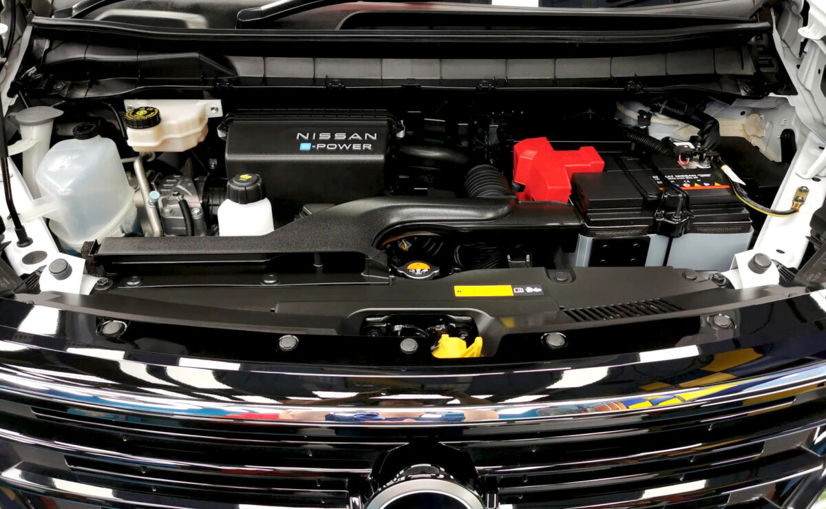 Front three-quarter view of the Nissan Serena, freshly coated.