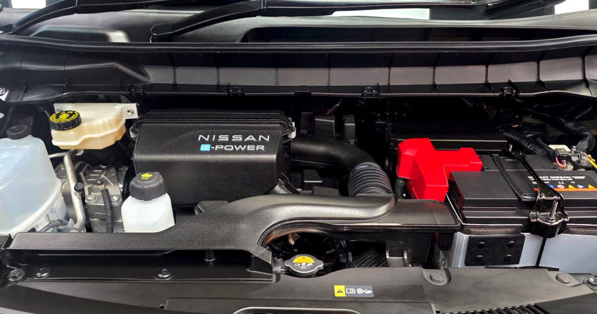 Front three-quarter view of the Nissan Serena, freshly coated.