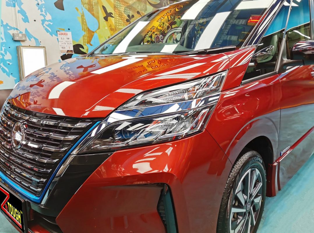 The Nissan Serena from a side angle after the ceramic coating.