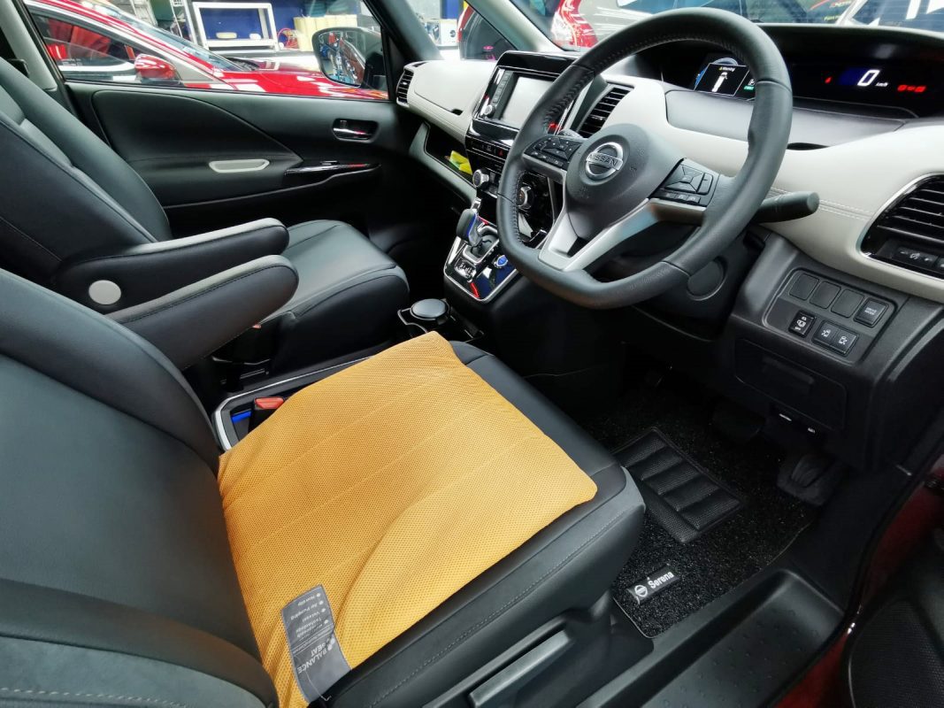 Front three-quarter view of the coated Nissan Serena.