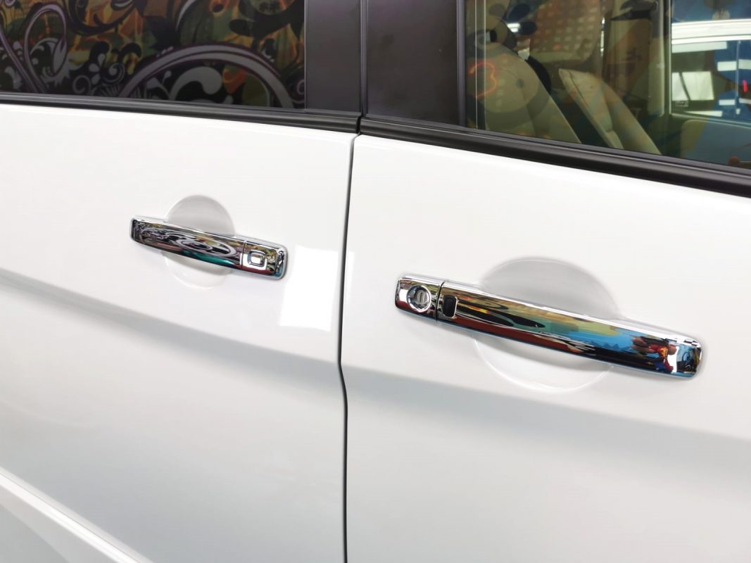 Rear quarter of the Nissan Serena, glossy and protected.