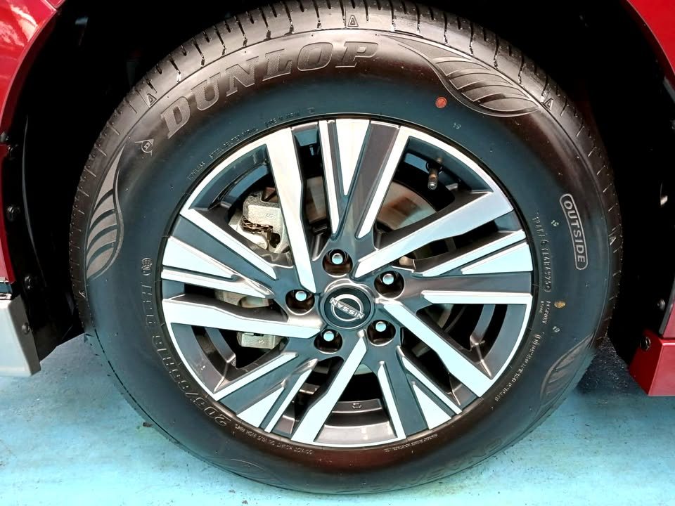 Two-tone alloy wheel on the Nissan Serena.