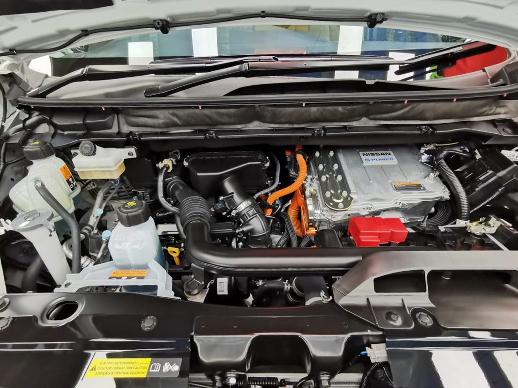 Front three-quarter view of the Nissan Serena after coating.