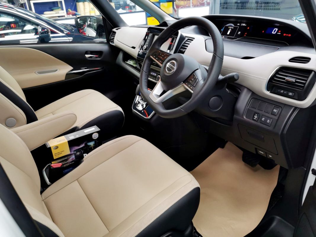 Detail of the Nissan Serena's bodywork sealed with ZeTough Titanium.
