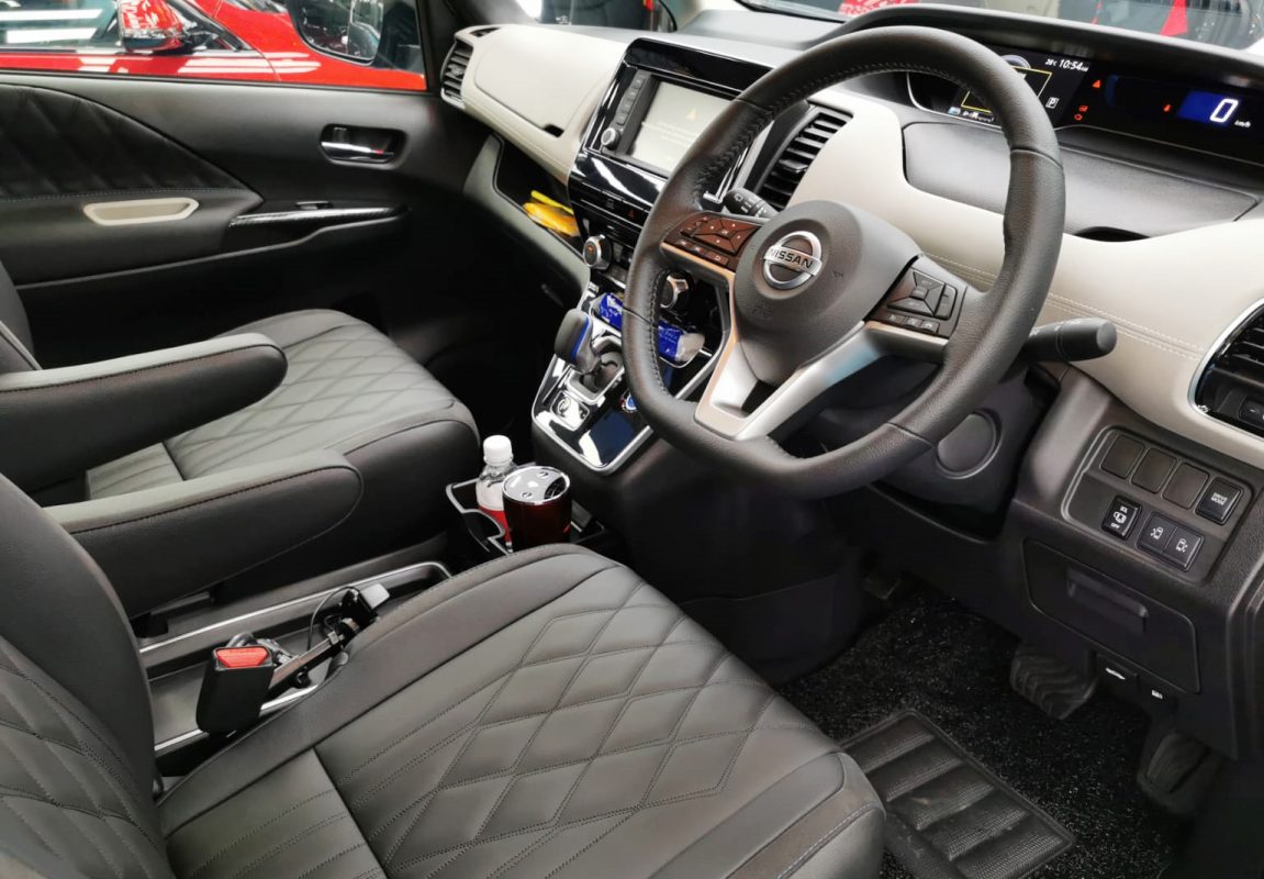 Front three-quarter view of the coated Nissan Serena.