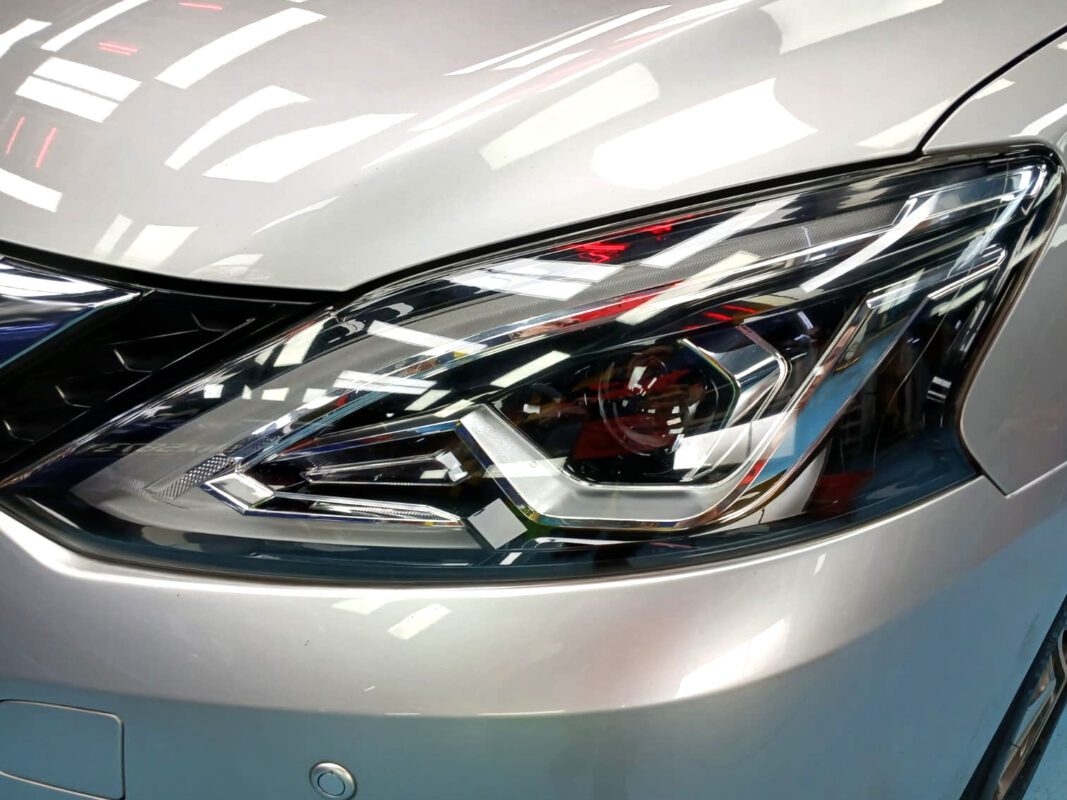 The Sylphy's coated paintwork holding clean reflections.