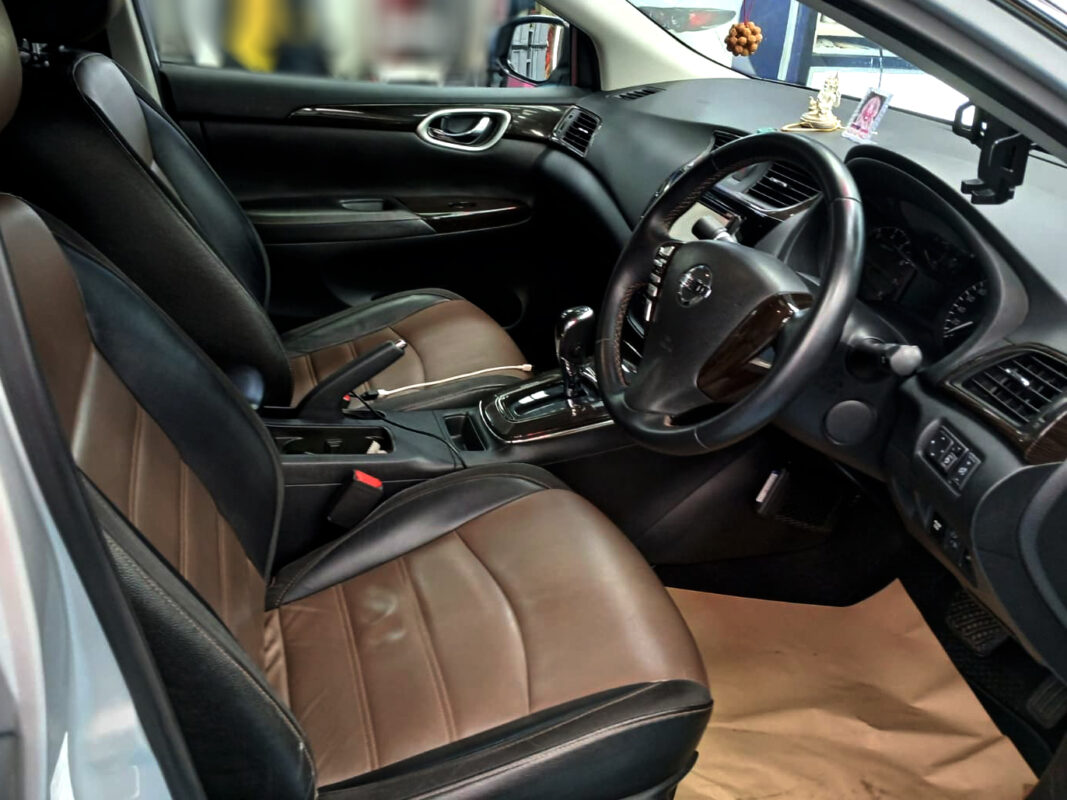 Front three-quarter view of the Nissan Sylphy, freshly coated.